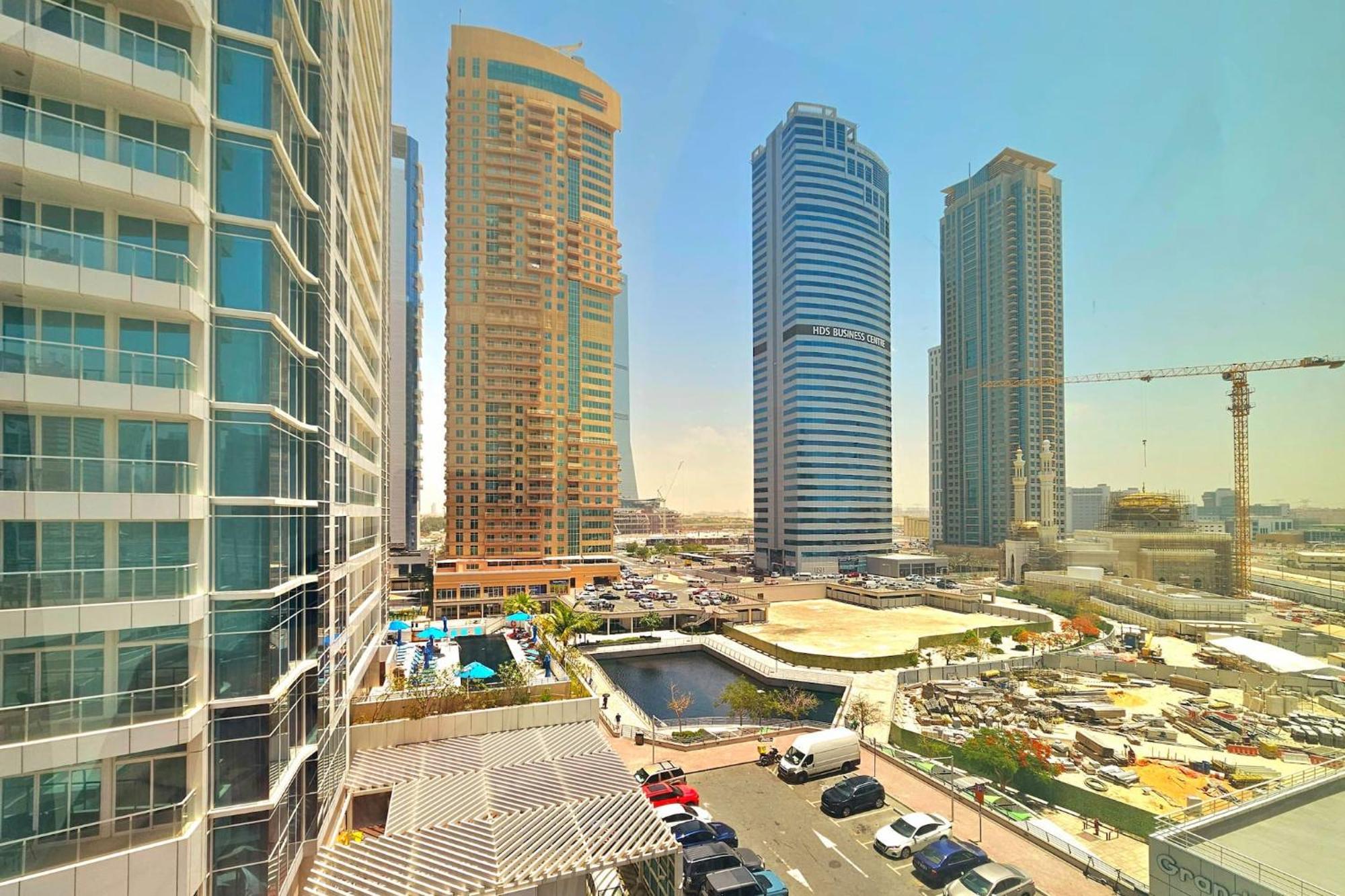 Cozy 1 Bedroom Apartment In Jlt Dubai Exterior photo